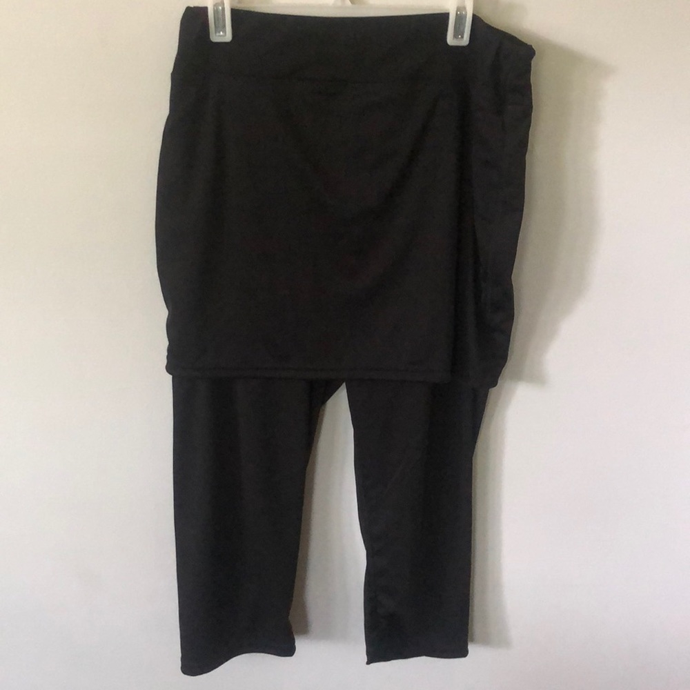 Me black athletic skirt with leggings!